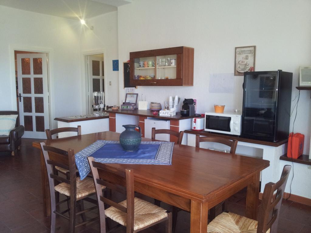 Al Sole Di Pula Bed and Breakfast Εξωτερικό φωτογραφία