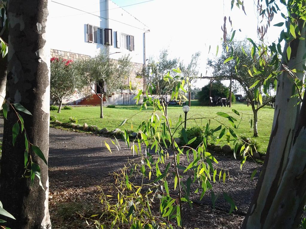 Al Sole Di Pula Bed and Breakfast Εξωτερικό φωτογραφία