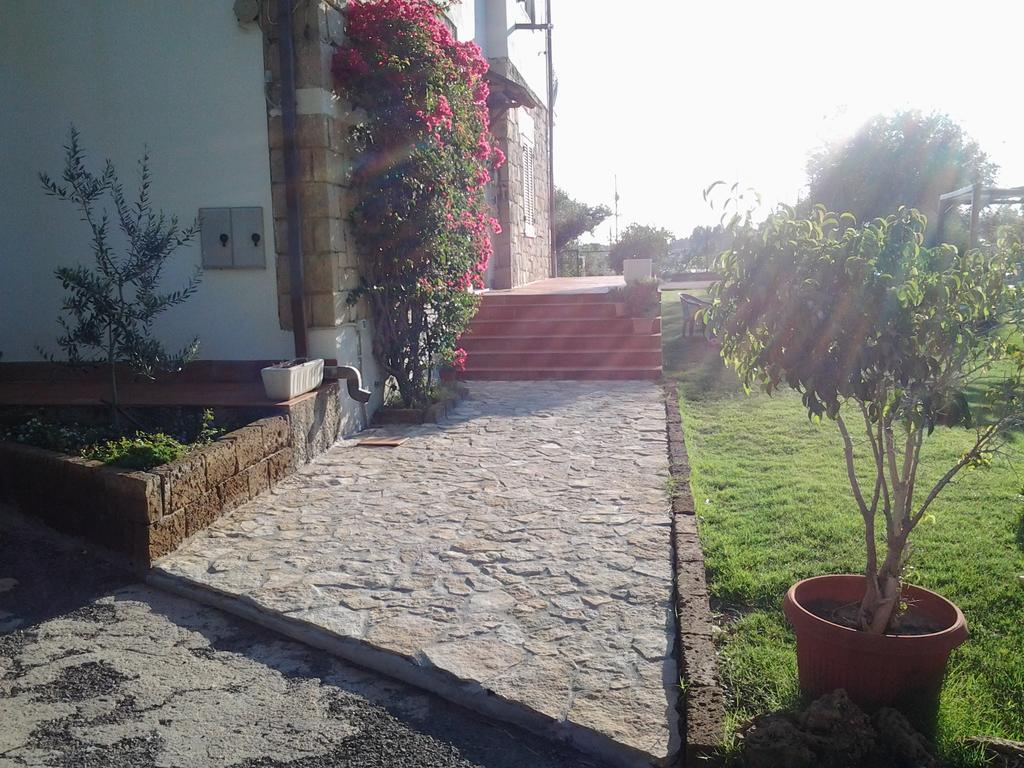 Al Sole Di Pula Bed and Breakfast Εξωτερικό φωτογραφία