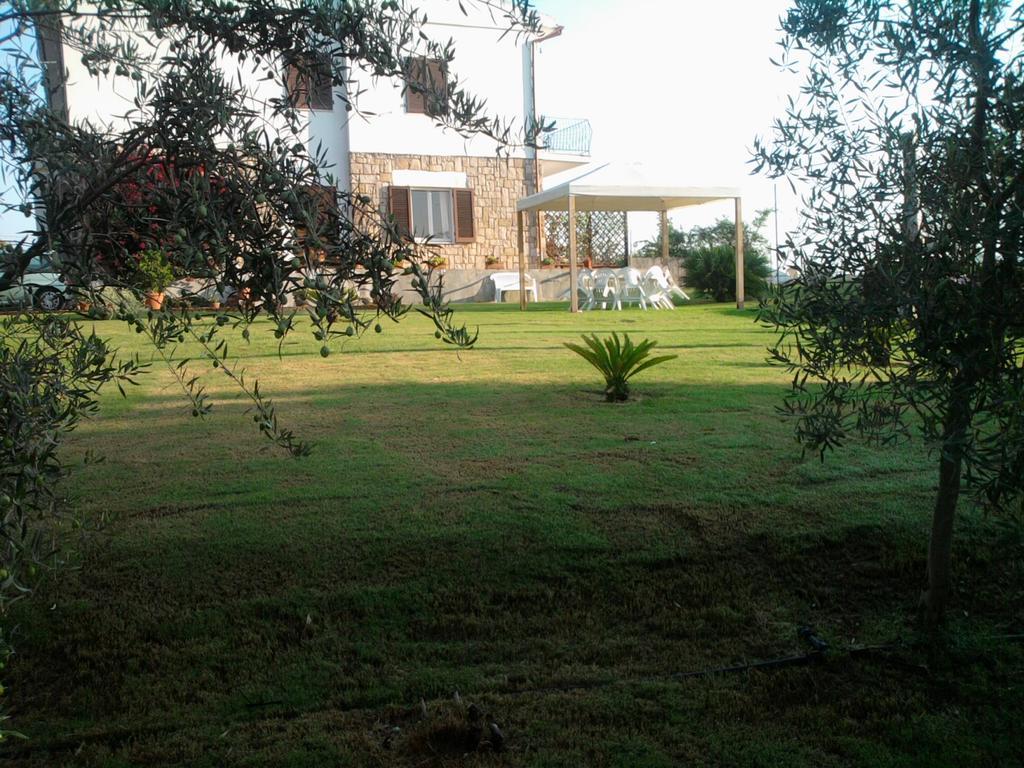 Al Sole Di Pula Bed and Breakfast Εξωτερικό φωτογραφία
