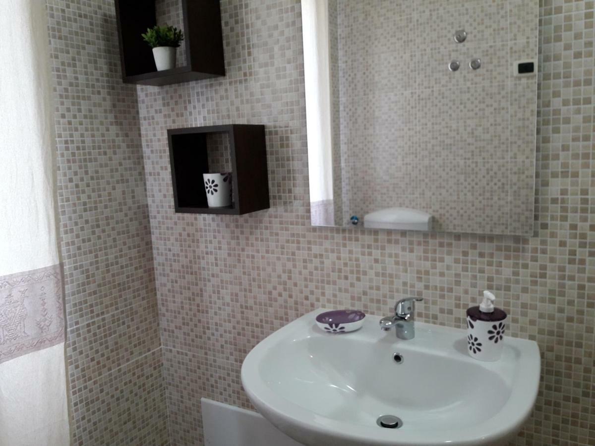 Al Sole Di Pula Bed and Breakfast Εξωτερικό φωτογραφία