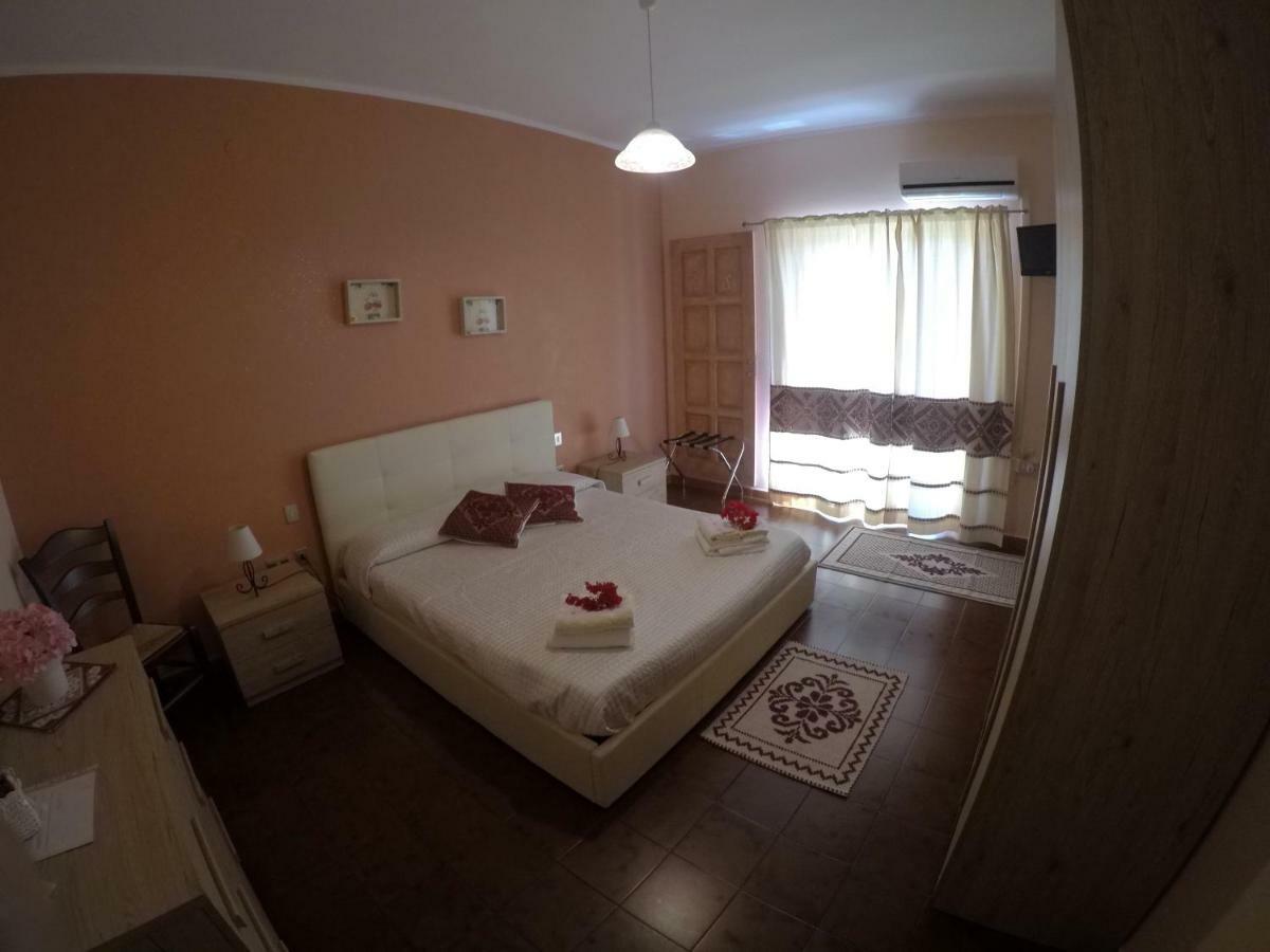 Al Sole Di Pula Bed and Breakfast Εξωτερικό φωτογραφία