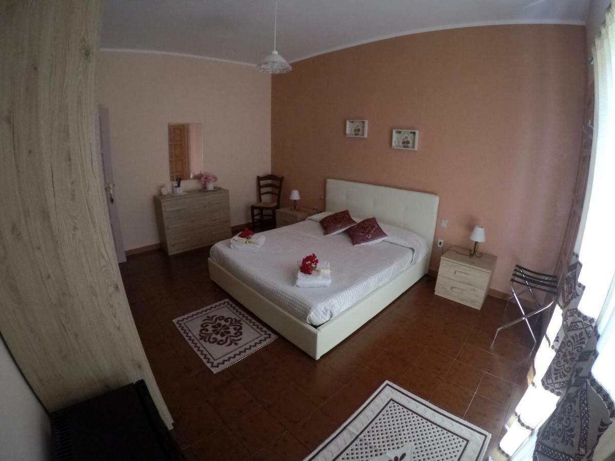 Al Sole Di Pula Bed and Breakfast Εξωτερικό φωτογραφία