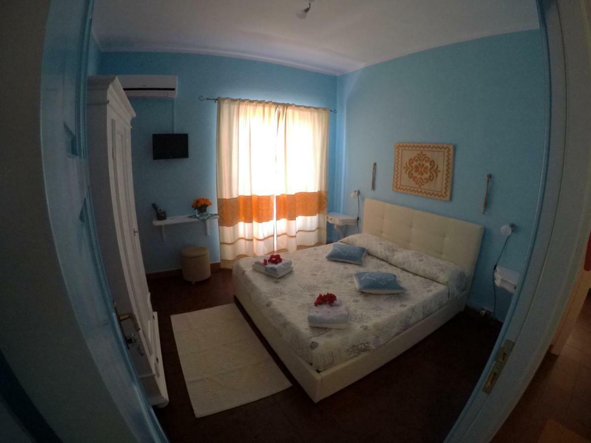 Al Sole Di Pula Bed and Breakfast Εξωτερικό φωτογραφία