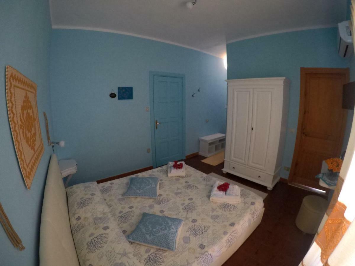 Al Sole Di Pula Bed and Breakfast Εξωτερικό φωτογραφία