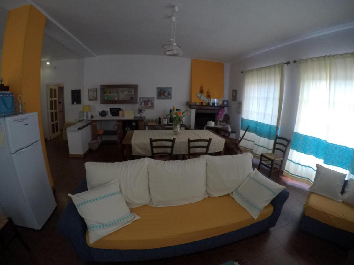 Al Sole Di Pula Bed and Breakfast Εξωτερικό φωτογραφία