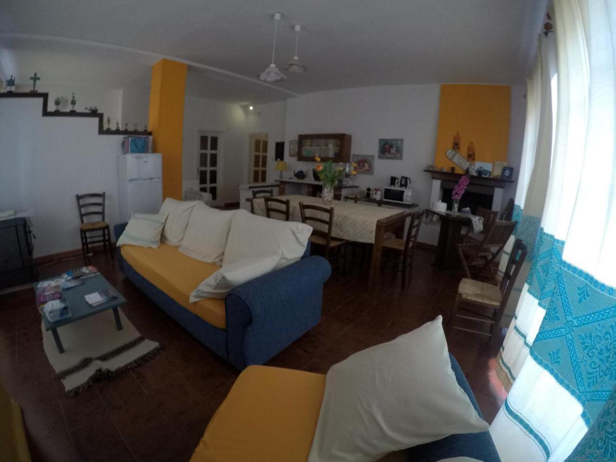 Al Sole Di Pula Bed and Breakfast Εξωτερικό φωτογραφία